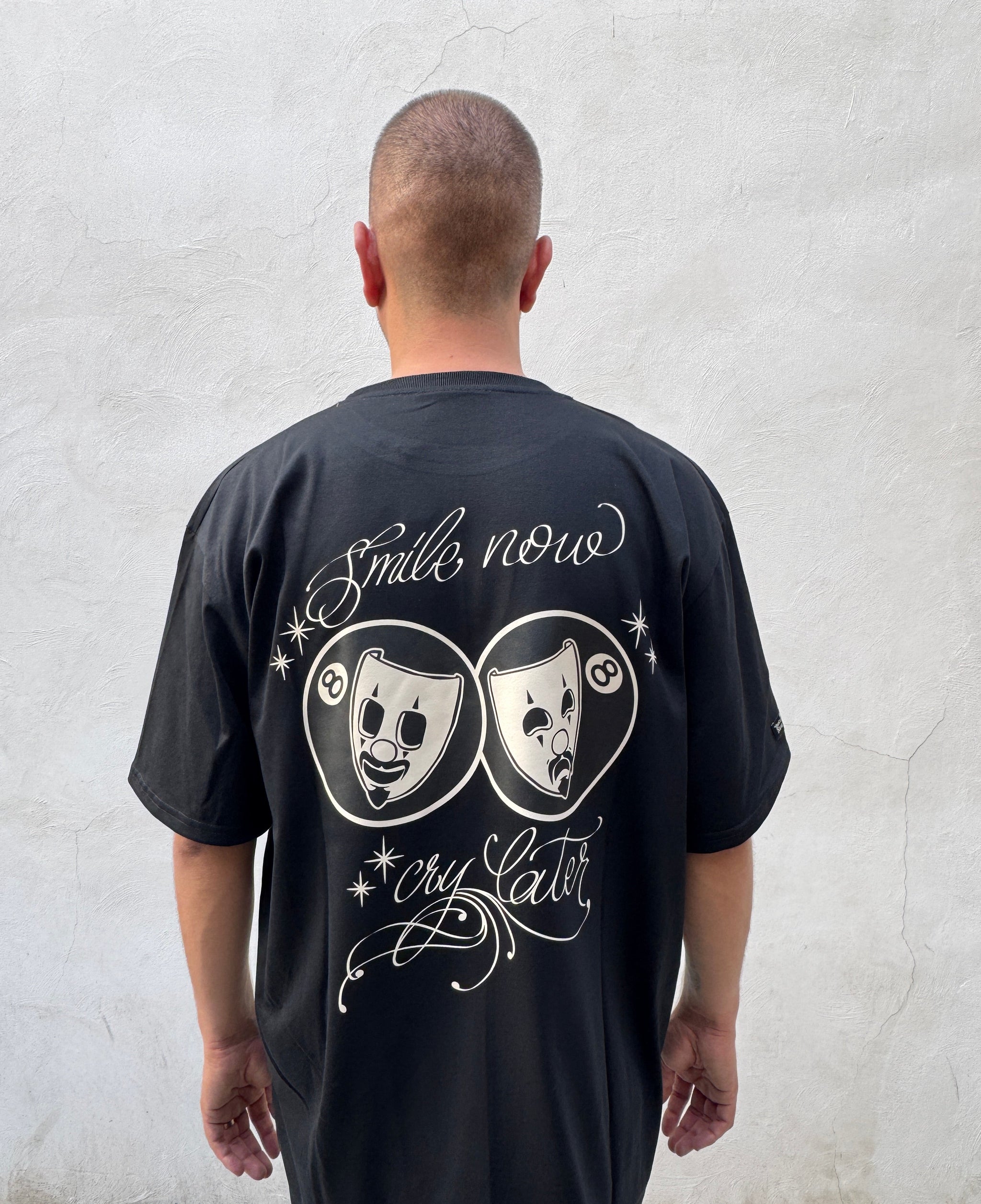 Playera “Bola 8”