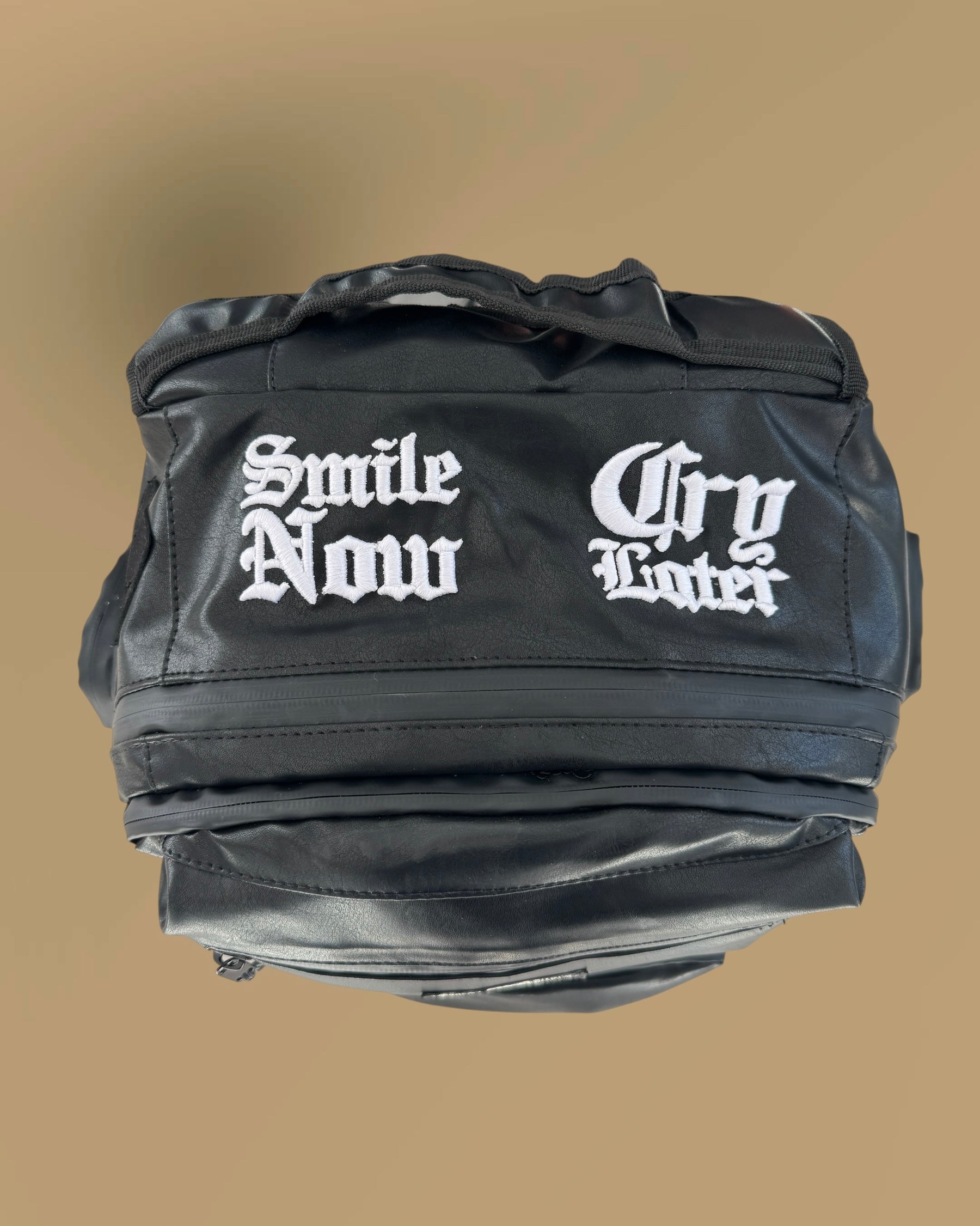 Mochila “Smile now,Cry later”