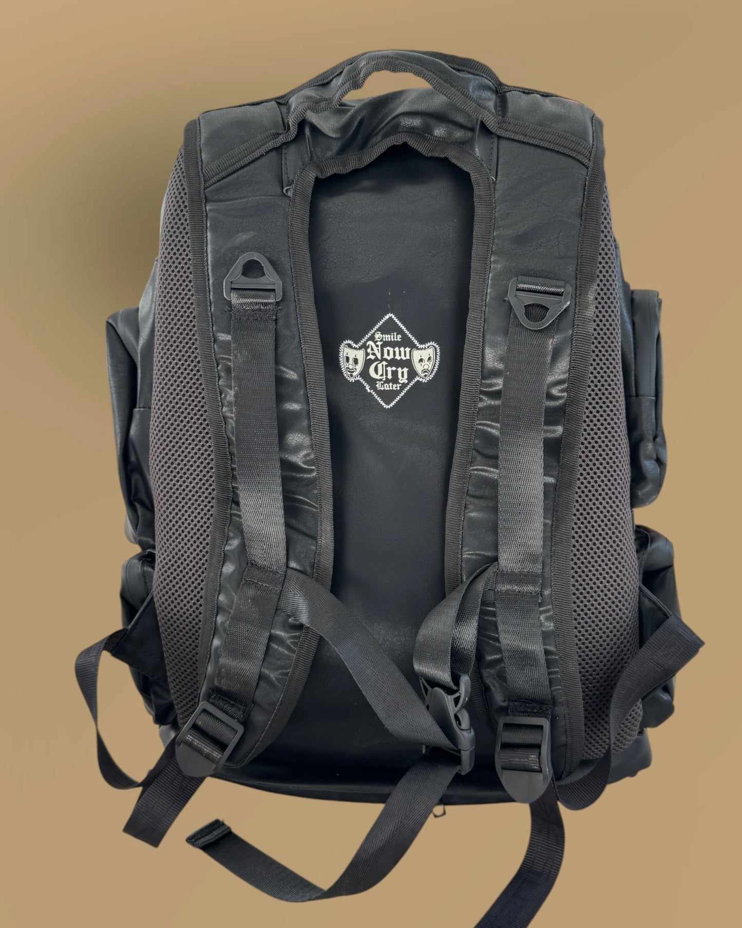 Mochila “Smile now,Cry later”